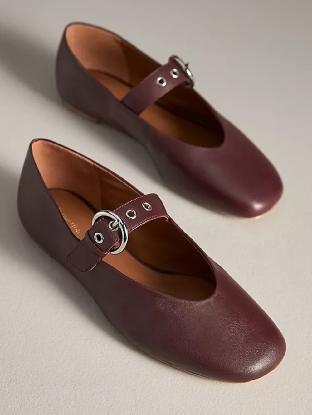 Reformation Bethany flat in burgundy